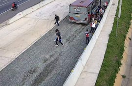 Un ómnibus de la empresa Villa Serrana que transportaba a 36 pasajeros se quedó sin frenos en el kilómetro 46 de la ruta PY02.