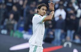 Paulo Dybala celebra su gol para la Roma ante Sassuolo. (EFE).
