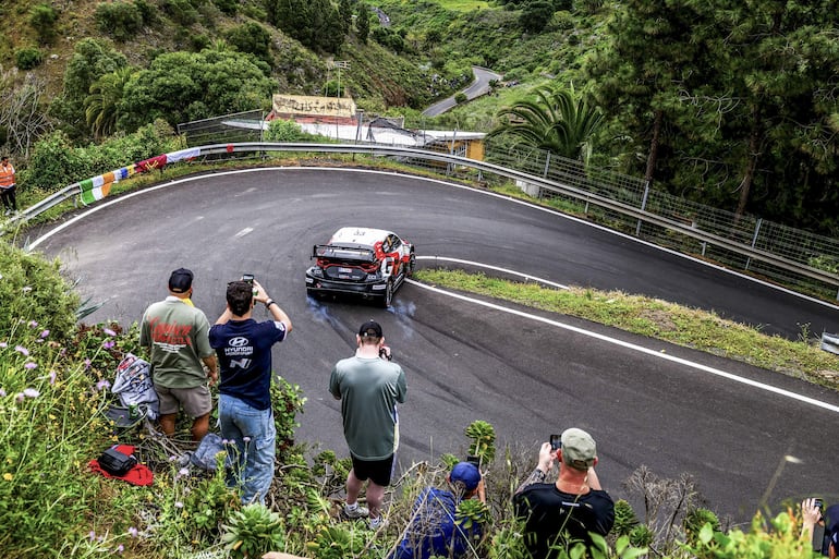 La afición de Gran Canaria se prepara para ver el paso de los mejores del mundo sobre el exigente asfalto.