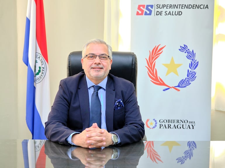 Dr. Roberto Melgarejo, titular de la Superintendencia de Salud.