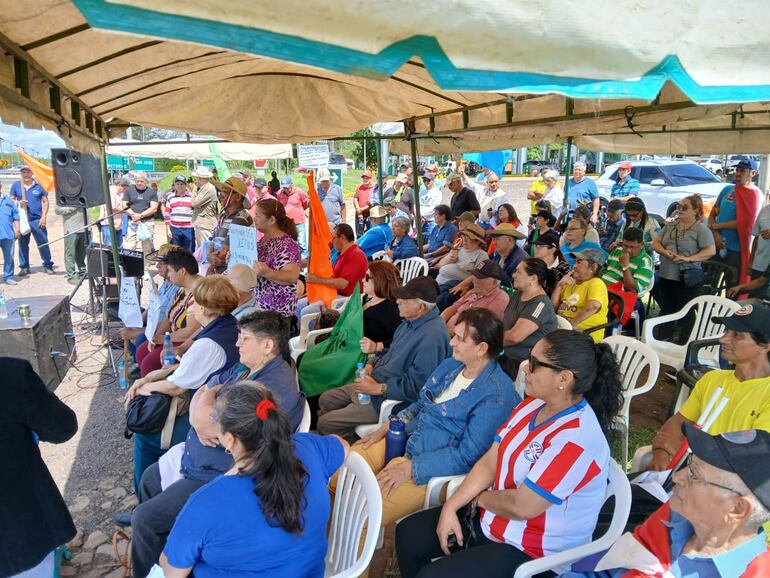 Apoyaron la movilización jubilados de Coronel Oviedo, Villarrica y Guarambaré.