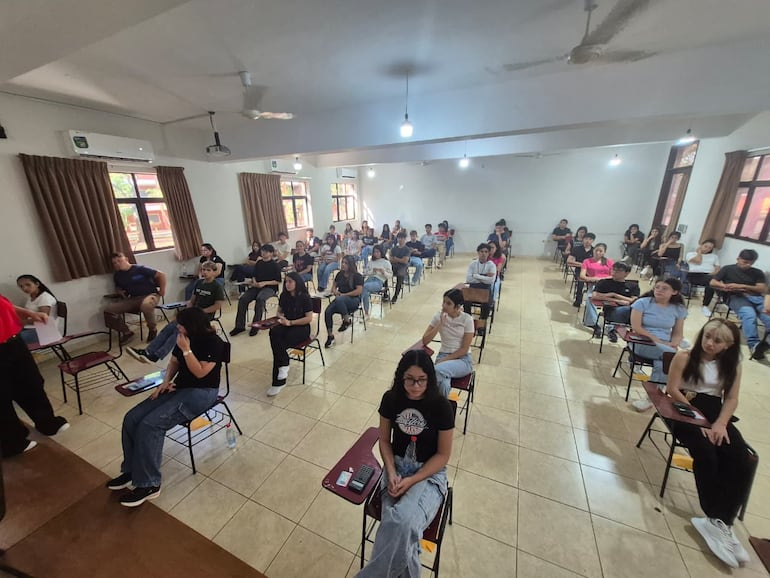Más de 1.000 postulantes a las Becas del Gobierno en Itapúa