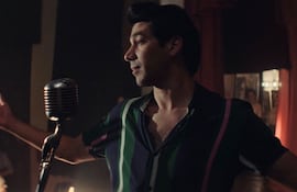 Diro Romero interpretando a Narciso en una escena de "Narciso", la nueva película de Marcelo Martinessi.