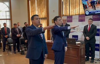 Momento en que juraban como miembros del JEM los diputados Alejandro Aguilera y Diego Candia, para el periodo 2026-2029.