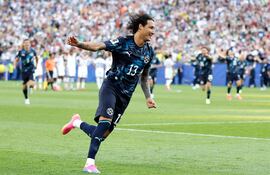 El jugador de la albirroja, José Canale, festeja luego de anotar el penal decisivo frente a Alemania.