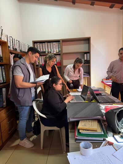 favor enviar a shell política , gracias (fiscales en municipalidad de tomas romero pereira)
De agodoy <agodoy@abc.com.py>
Destinatario foto <foto@abc.com.py>
Fecha 11-06-2024 17:18