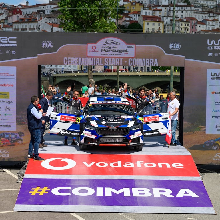Fau Zaldívar y Marcelo der Ohannesian durante la ceremonia de partida en Coimbra (Portugal).