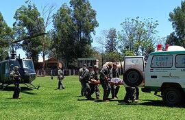 Traslado de heridos tras el enfrentamiento entre la FTC y el EPP ayer, 23 de octubre de 2022.