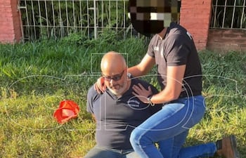 Mariano Daniel Genes Benítez, al momento de ser detenido por policías del SIU-Antinarcóticos.