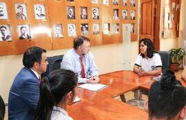 Representantes de la Fenaes presentaron su propuesta de ampliación presupuestaria a autoridades de Hacienda y el MEC.