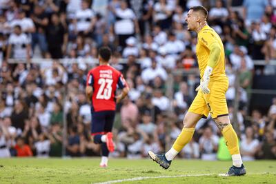 El brasileño Jean Fernandes, jugador de Cerro Porteño, durante el partido contra Olimpia por el torneo Clausura 2022 en el estadio Manuel Ferreira, en Asunción, Paraguay.