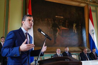 AME5081. ASUNCIÓN (PARAGUAY), 24/07/2025.- Fotografía cedida por la Presidencia de Paraguay que muestra al mandatario de Paraguay, Santiago Peña, presentando ante el Congreso diez proyectos de leyes económicas este jueves, en Asunción (Paraguay). EFE/ Presidencia de Paraguay /SOLO USO EDITORIAL/ NO VENTAS/ SOLO DISPONIBLE PARA ILUSTRAR LA NOTICIA QUE ACOMPAÑA (CRÉDITO OBLIGATORIO)