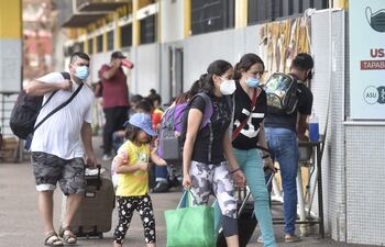 Imagen de archivo de la Terminal de Ómnibus de Asunción. Instan a comprar pasajes al interior del país antes de Semana Santa.