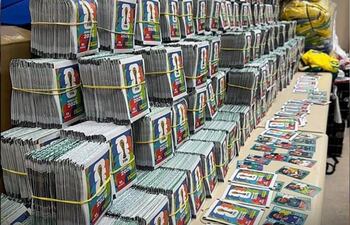 Unos 200.000 paquetes de figuritas falsificadas fueron incautadas en Brasil.