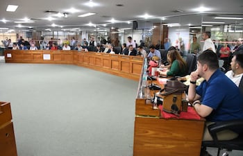 Plenario de la Junta Municipal de Asunción este jueves 11 de diciembre. Los concejales dieron entrada, pero no trataron, el pedido de préstamo de US$ 28 millones para aguinaldos, solicitado por el intendente, Luis Bello (ANR-HC).