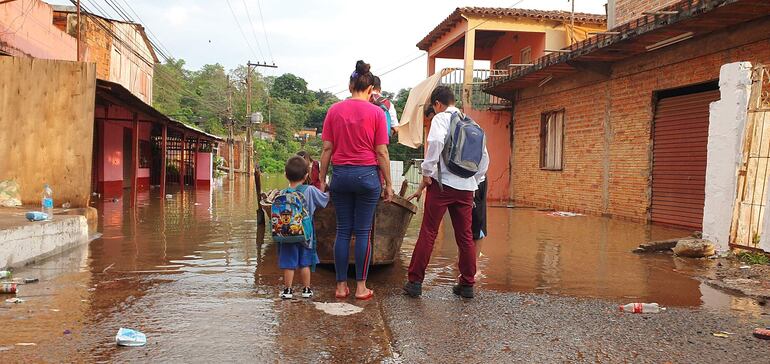 Así quedó el barrio San Rafael de Ciudad del Este tras la inundación.