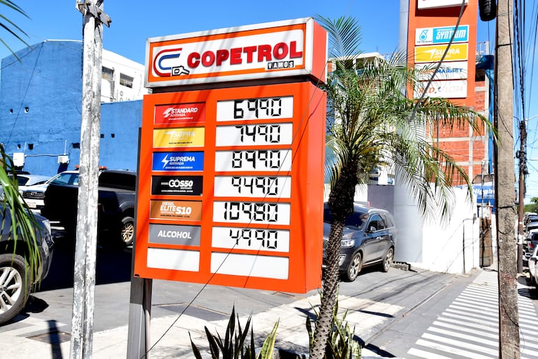 Fotos de Nuevos Precios del Combustible Copetrol en Colon y Gral Diaz.