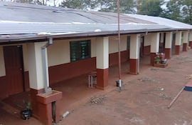 Edelira: este martes iniciarán clases desde iglesias porque escuela permanece destechada tras un temporal