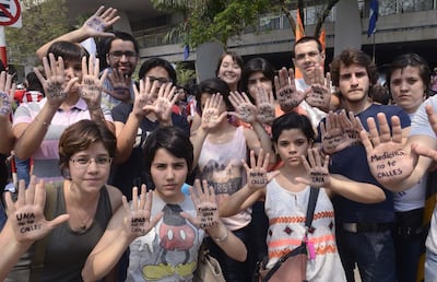 Jóvenes de las protestas "UNA no te calles".