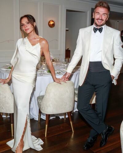 Victoria y David Beckham en una de las celebraciones del cumpleaños número 50 del exfutbolista inglés.