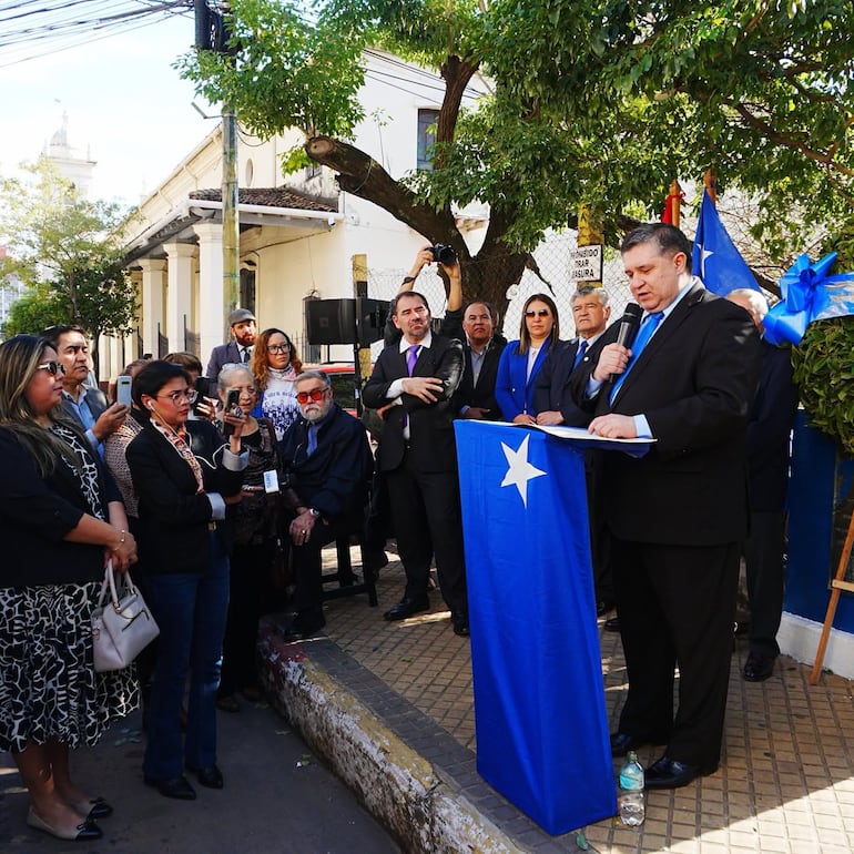 Alcides Riveros en el acto del PLRA. Fuente: Facebook de Soledad Núñez.