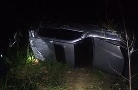 Así quedó la camioneta del músico Carlos Goiburu, tras el accidente.