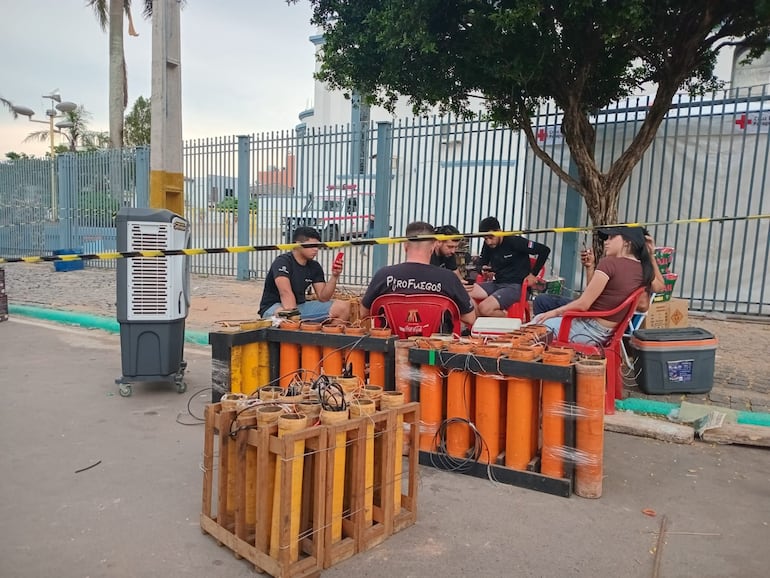 las bombas de pulgadas que serán utilizadas para el espectáculo de pirotecnia sincronizada.