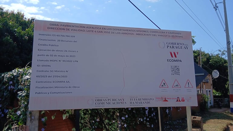 Cartel informativo de obra pública en San José de los Arroyos, con detalles de financiamiento y duración de proyecto.