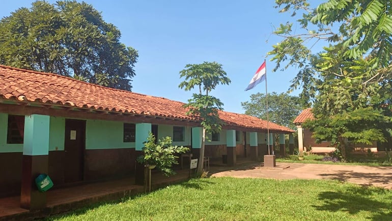 Pabellón clausurado debido a los daños causados por un temporal en la escuela San Antonio, de Tacuatí.