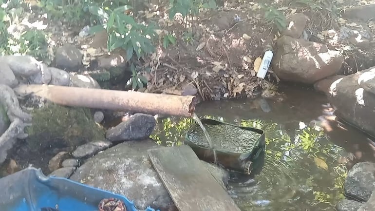 Muchas familias de la zona, utilizan esta naciente para el consumo de agua.