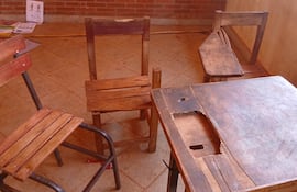 Varios de los muebles de la escuela se encuentran en malas condiciones y necesitan de renovación