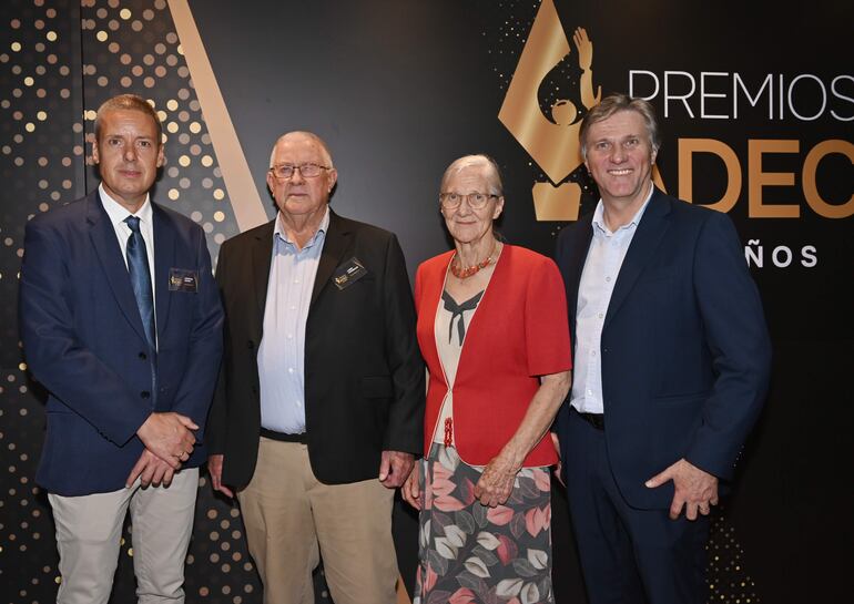 Christian Gossen, Albert Hildebrand, María Hildebrand y Johnny Hildebrand.