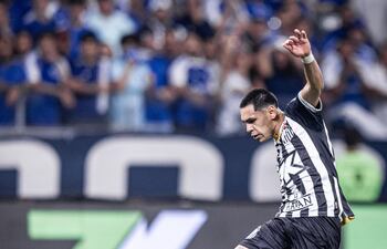 Gustavo Caballero ingresó en Santos y anotó el gol de la victoria.