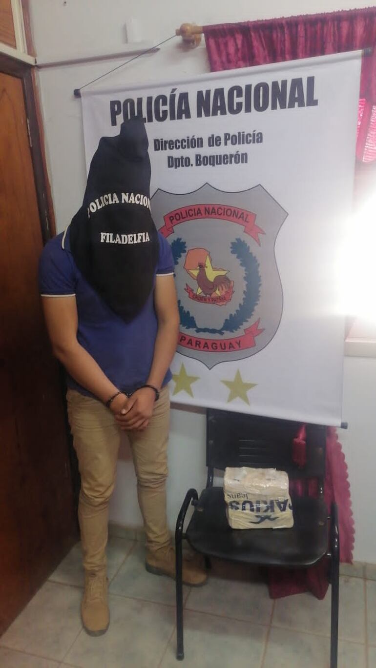 Wilfrido Ruiz Salvatierra, en la sede de la Fiscalía de Boquerón, donde se ordenó su detención tras confirmarse que transportaba cuatro panes de cocaína, en una mochila, sobre una motocicleta.