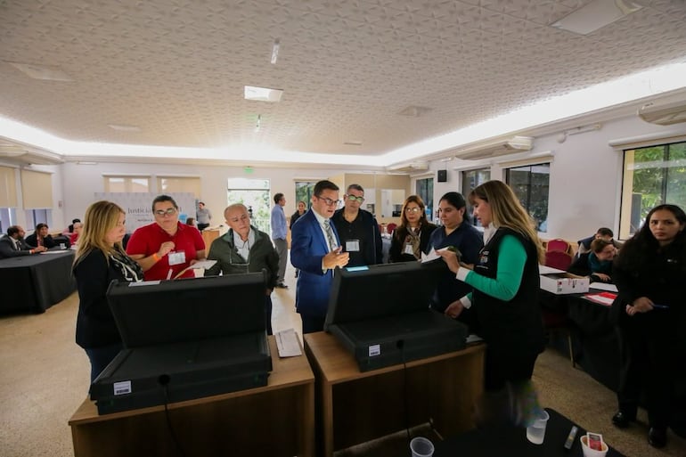 Máquinas de votos: ANR y TSJE dan por “terminada” la auditoría y el PLRA inicia la suya mañana