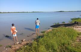 El rìo Paraguay frente al puerto de Fuerte Olimpo, logro aumentar 81 cm, esto tras las ultimas lluvias, aunque el aumento es de forma leve porque cesaron las precipitaciones.