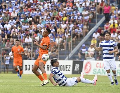 2 de Mayo y Olimpia juegan en un repleto Río Parapití