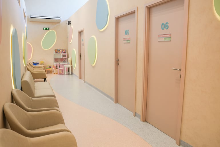 La Costa Neuro Infantil de Asismed viene desarrollando un enfoque integral que combina evaluación, intervención terapéutica y acompañamiento familiar, alineado con las mejores prácticas internacionales. 