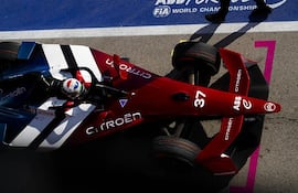 El piloto de Invicta Racing (FIA F2) y de Mercedes AMG F1 Team (Desarrollo) escribió una nueva página para el automovilismo paraguayo llevando la tricolor a la Fórmula E por primera vez.