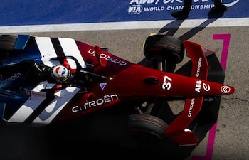 El piloto de Invicta Racing (FIA F2) y de Mercedes AMG F1 Team (Desarrollo) escribió una nueva página para el automovilismo paraguayo llevando la tricolor a la Fórmula E por primera vez.