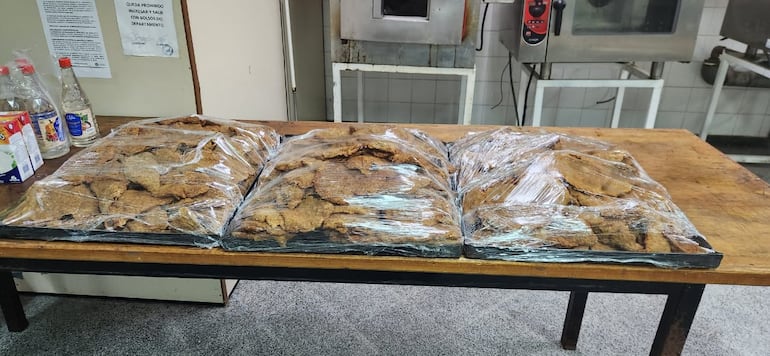 También prepararon milanesas que será distribuido para la cena de esta noche.