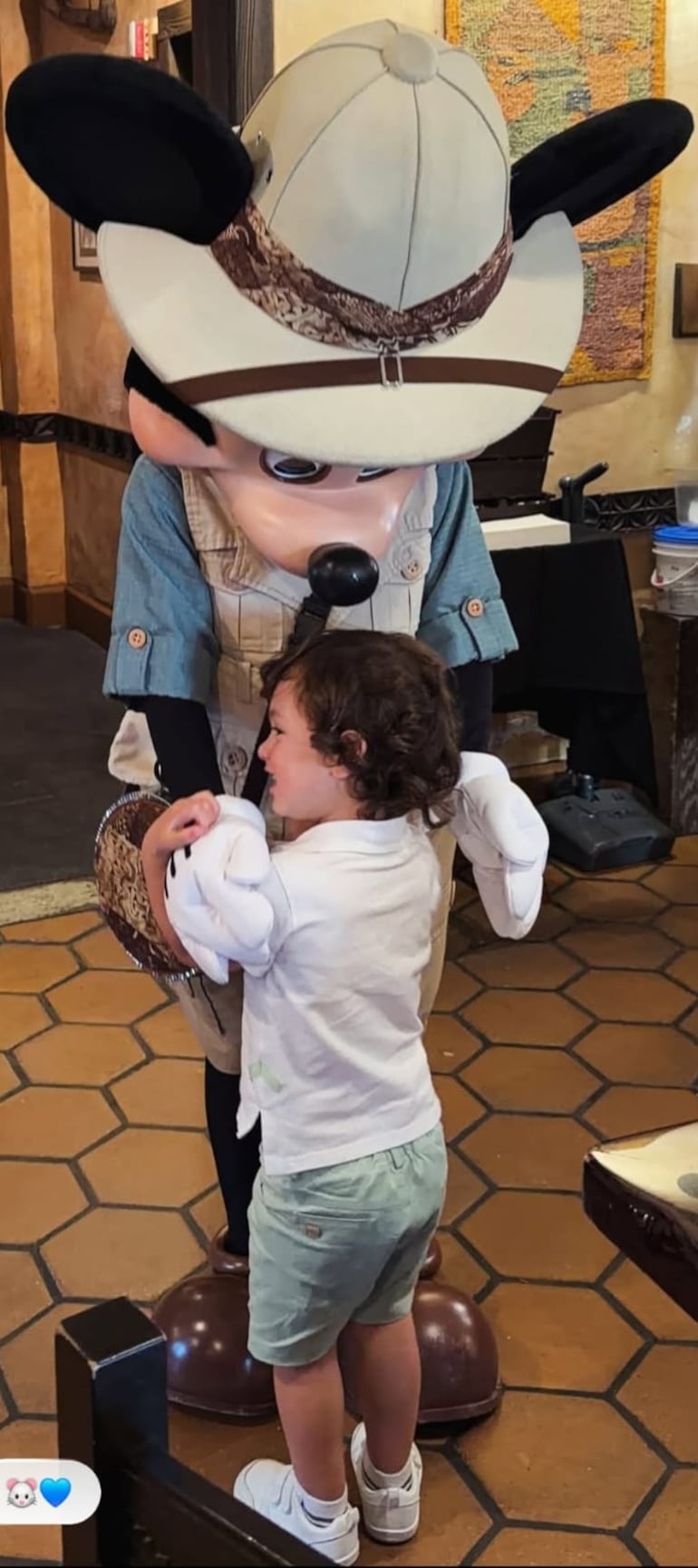 ¡Feliz en Disney! El tierno Marquito Muñiz Ferreira. (Captura de la historia de Instagram de Nadia Ferreira)