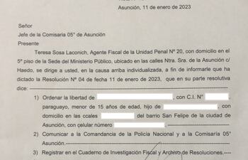 Nota de la fiscala Teresa Sosa Laconich por la que solicita la libertad de un peligroso delincuente de 15 años de edad.