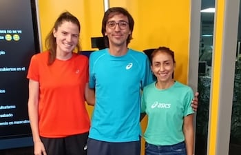 Santina Würth, Carlos "Pirulo" González y Fátima Romero en los estudios de ABC Cardinal.