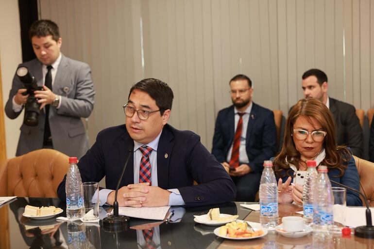 El senador Eduardo Nakayama durante la comparecencia de Francisco Ruiz Díaz.