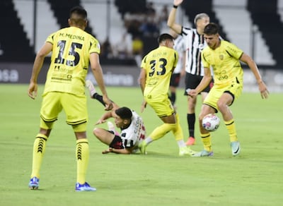 Libertad reabre su estadio recibiendo a Recoleta