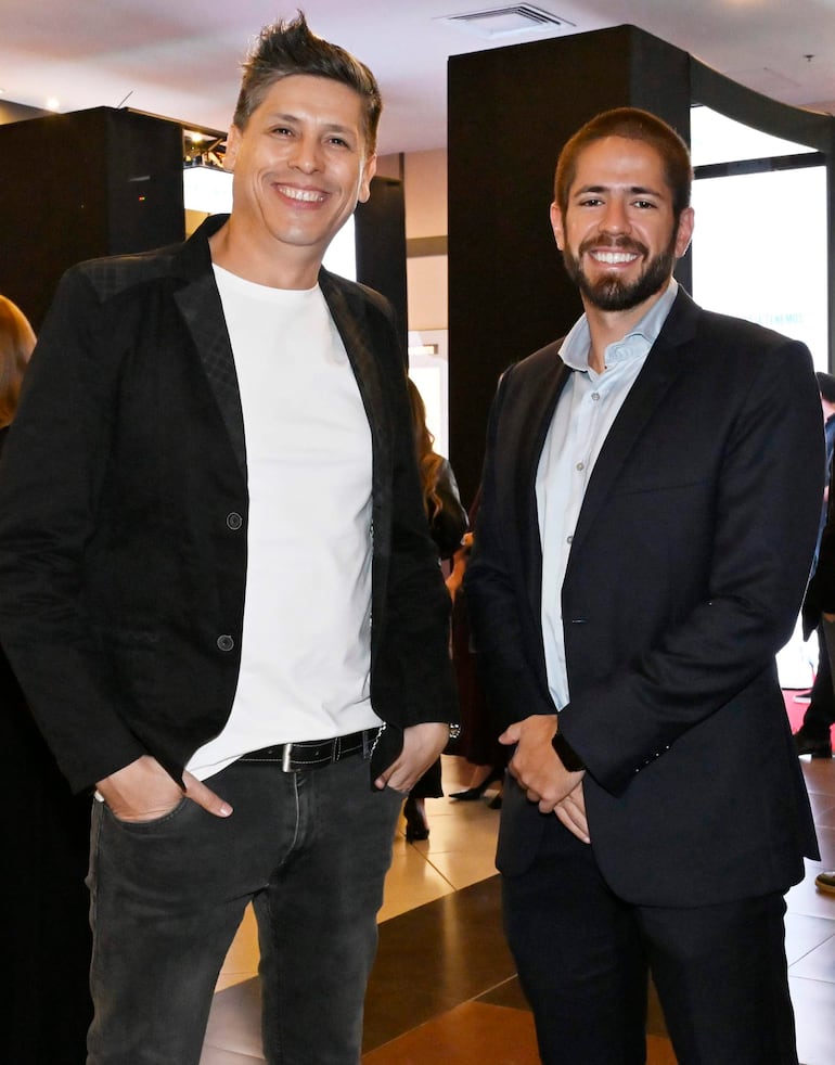 Enrique Pavón y Andrés Kemper en el avant premiere de El Renacer Albirrojo