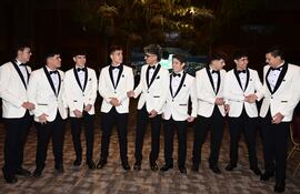 Los chicos de la Promo 2023 del Colegio Cristo Rey, en una toma espontánea.