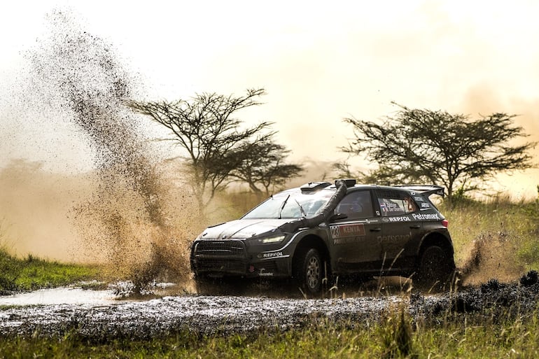 Fau Zaldívar y Marcelo der Ohannesian, con el Škoda Fabia RS Rally2, lograron un histórico podio en Kenia y repitieron lo hecho en el 2025.
