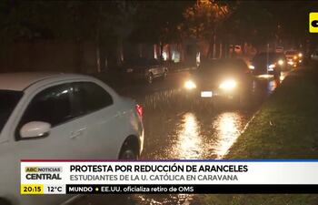 Estudiantes de la Católica protestan por reducción de aranceles